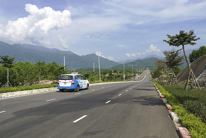 Taxi from Da Nang to Hue